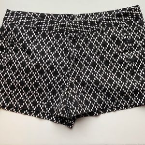 Ana Black and White Short Size 16 W/ 3.5” inseam